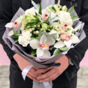 Букет «Тёплая встреча» из орхидей и гвоздик