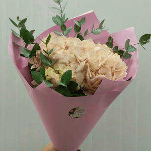 Букет «Розовая гортензия с эвкалиптом»