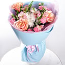 Букет «Персиковый поцелуй» из роз и гвоздик