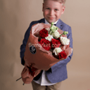 Букет Hearts из роз и эустом