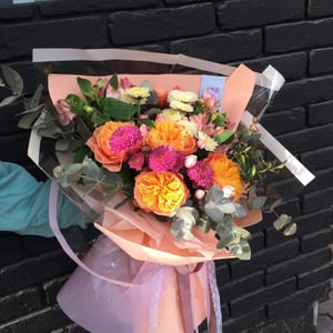 Букет «Яркая нота» из роз и хризантем