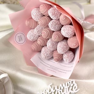 Клубничный букет "Нанси" в размере S