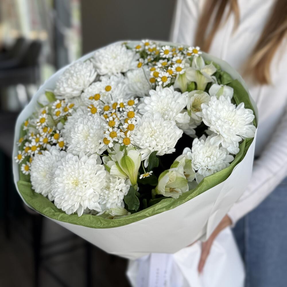 Букет из хризантем и танацетум