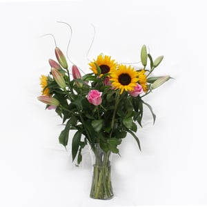 Композиция «Духовная гармония» из роз и подсолнухов