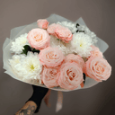 Теплый букет из роз и хризантем