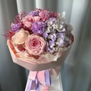 Букет с гортензией и ароматными розами