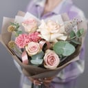 Букет «Незнакомка» из роз и гвоздик