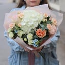 Нежный букет с гортензией и незабудками