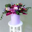 Шляпная коробка с цветами «Воздушная акварель» из роз и альстромерий