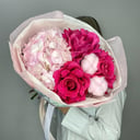 Букет «Цветочный вальс» из роз и гортензий