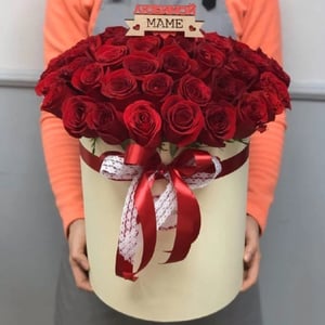 Шляпная коробка с цветами «Самой дорогой»