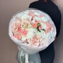 Зефирный букет с французскими розами 153 из гвоздик и хризантем