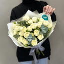 Монобукет из белых кустовых роз