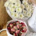 Подарочный набор «Клубника в шоколаде "Комбо набор 1"» из хризантем