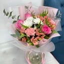 Букет «Яркая нотка» из роз и альстромерий