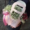 Коробка с цветами «Композиция с гипсофилой и орхидеей»