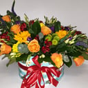 Композиция «Яркий шик» из роз и эустом