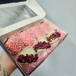 Подарочный набор 7 клубник в шоколаде