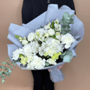 Авторский букет Танец для двоих из хризантем и альстромерий