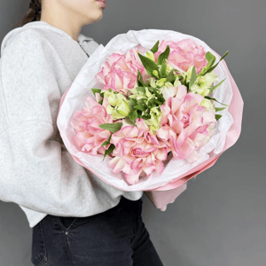 Букет "Зефир" из альстромерий и роз