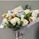 Букет «Серебряный ключик» из роз и эустом