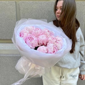 11 пионов букет