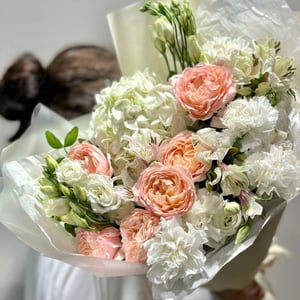 Авторский букет 1 из эустом и гортензий