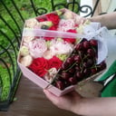 Подарочный набор «Приятности» из роз и эустом