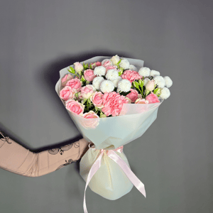 Букет с кустовой розой