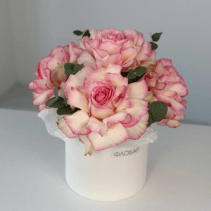 Шляпная коробка с цветами «Французская роза в коробочке»