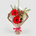 Букет «Милые черты» из ромашек и гербер