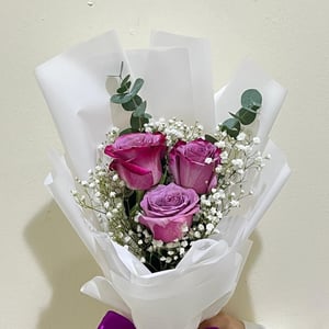 Букет «3 фиолетовые розы»