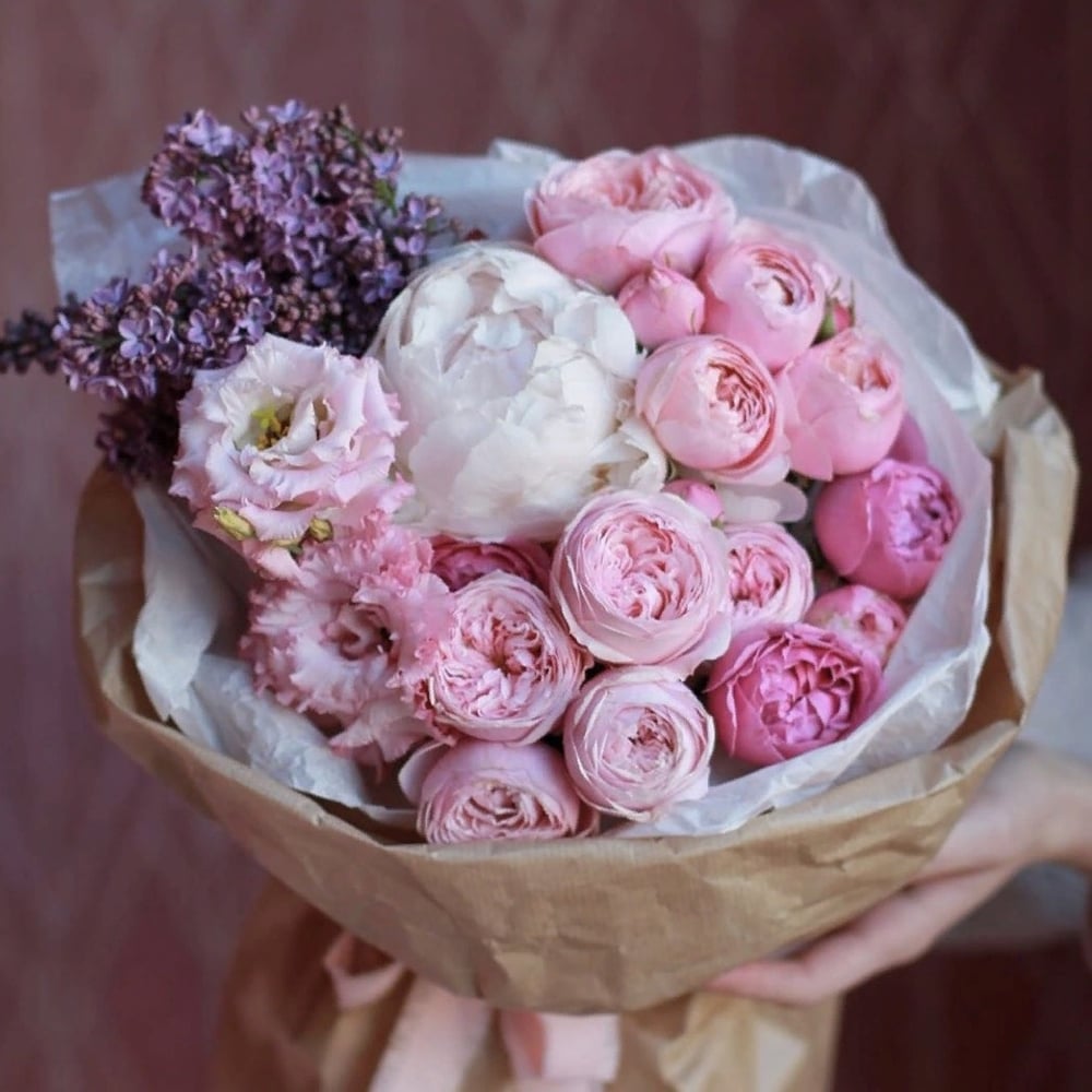 Букет «Знак судьбы» из эустом и пионов