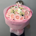 Нежный букет с розовыми розами