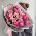 Букет «Ягодный микс» из роз и альстромерий