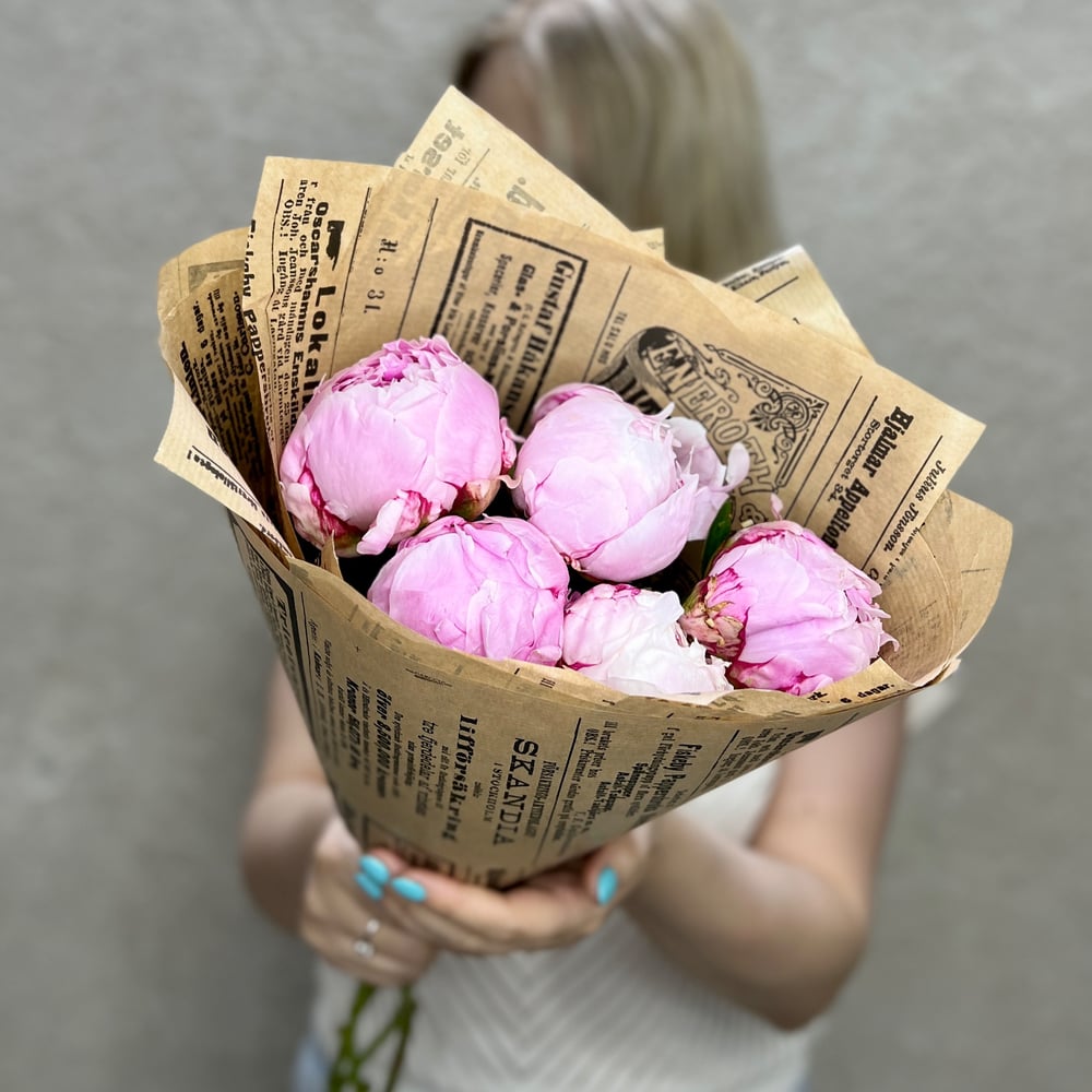 Букет свежих пионов Сара Бернар 5 шт