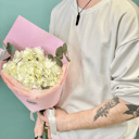 Монобукет из белой гортензии и эвкалипта