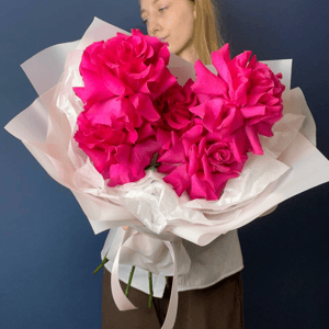 Букет «Моно из яркой французской розы»