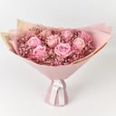 Букет розовых гипсофил и роз средний