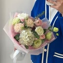 Авторский букет с ранункулюсами из эустом и гвоздик