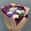 Букет «Микс яркий» из ирисов и гвоздик