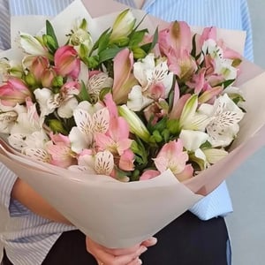 Букет нежных альстромерий