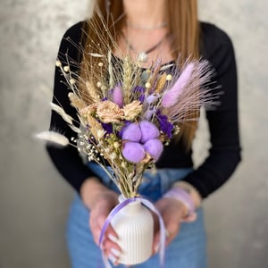 Букет из сухоцветов в вазочке