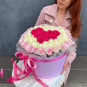 Шляпная коробка с цветами «Нежная любовь» из роз