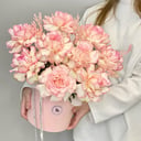 Шляпная коробка с цветами «Цветы в коробке Розовый тайфун»