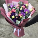 Букет «Малиновый закат» из эустом и роз