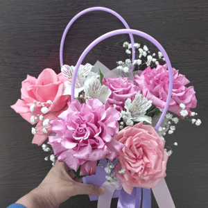 Коробка с цветами «Розы в сумочке»