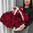 51 роза в корзине