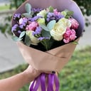 Букет «Грини» из роз и пионов