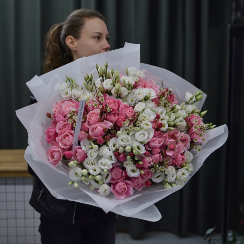 Смешанный букет с пионами